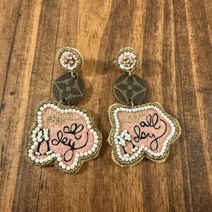Rosé all day earrings